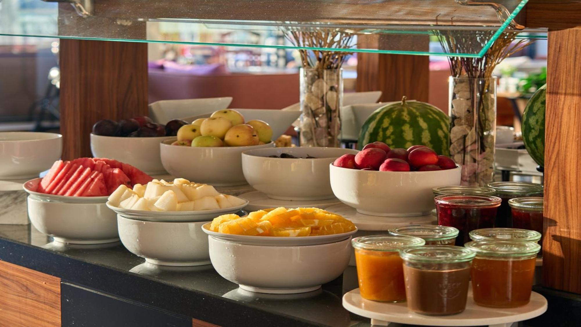 Holiday Inn Tashkent City By Ihg Exterior photo