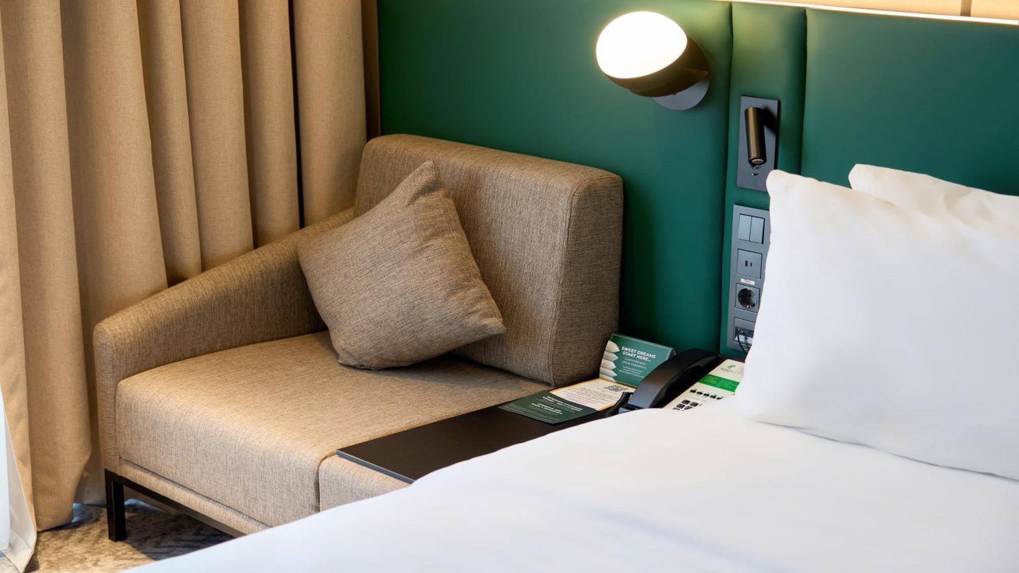 Holiday Inn Tashkent City By Ihg Exterior photo