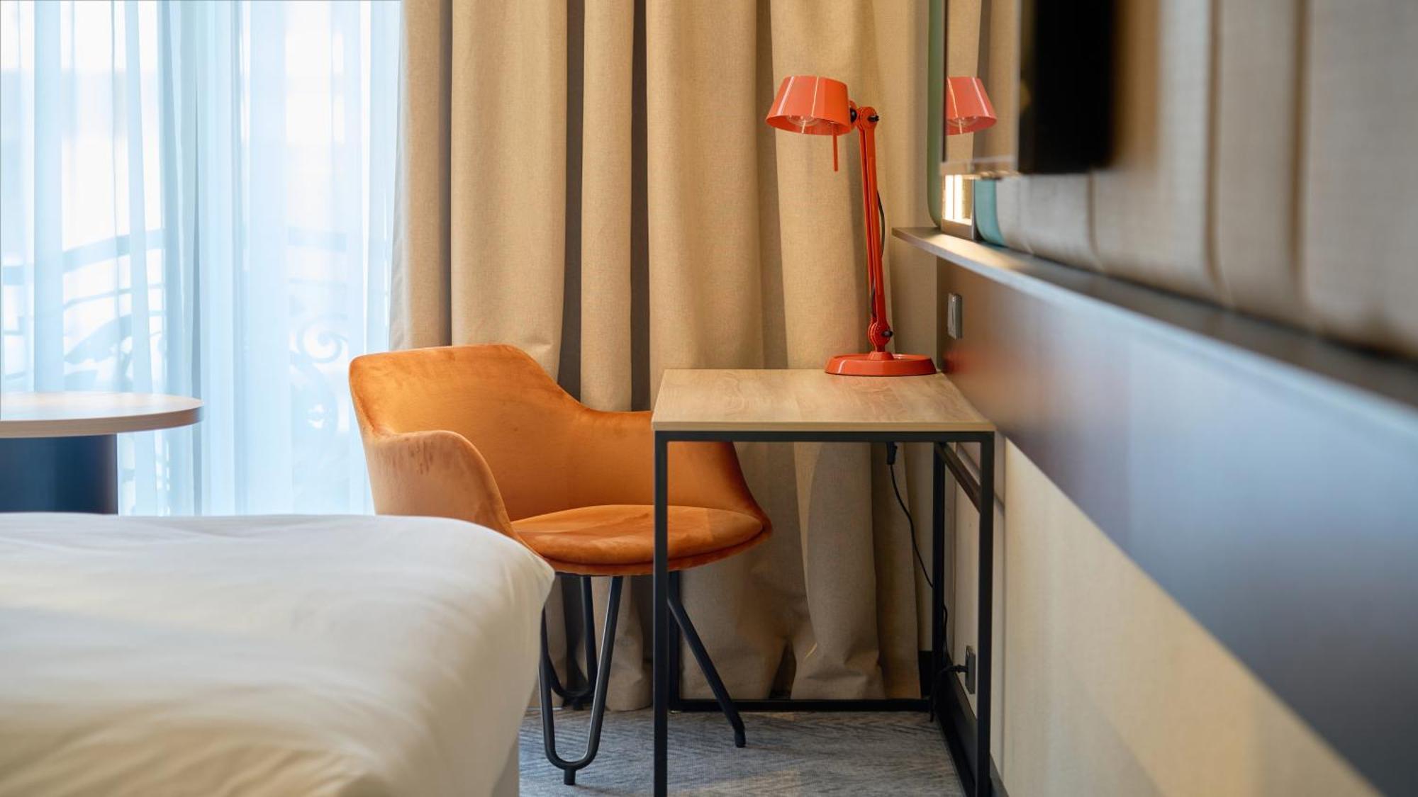 Holiday Inn Tashkent City By Ihg Exterior photo