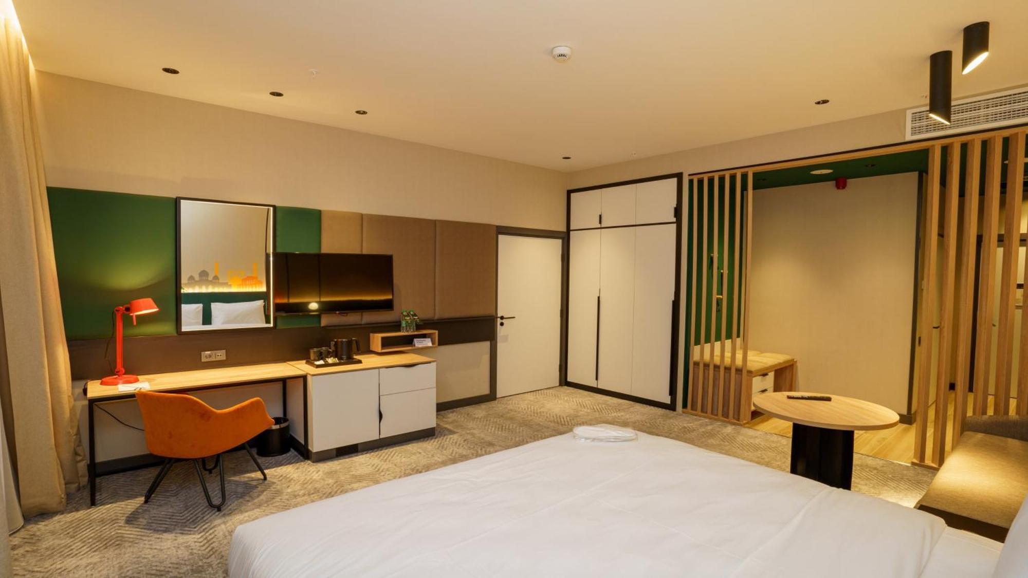 Holiday Inn Tashkent City By Ihg Exterior photo